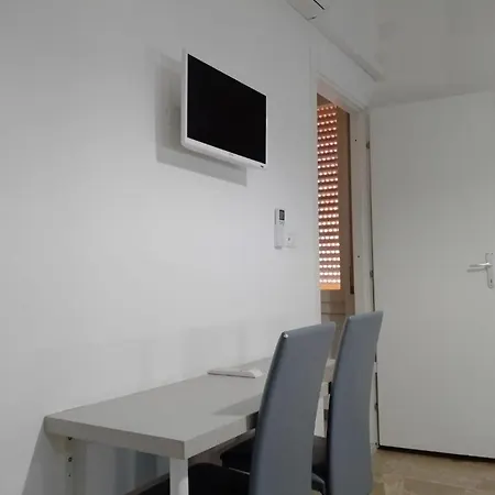 Por New Affittacamere Self Checking - Accesso Autonomo Pensión *